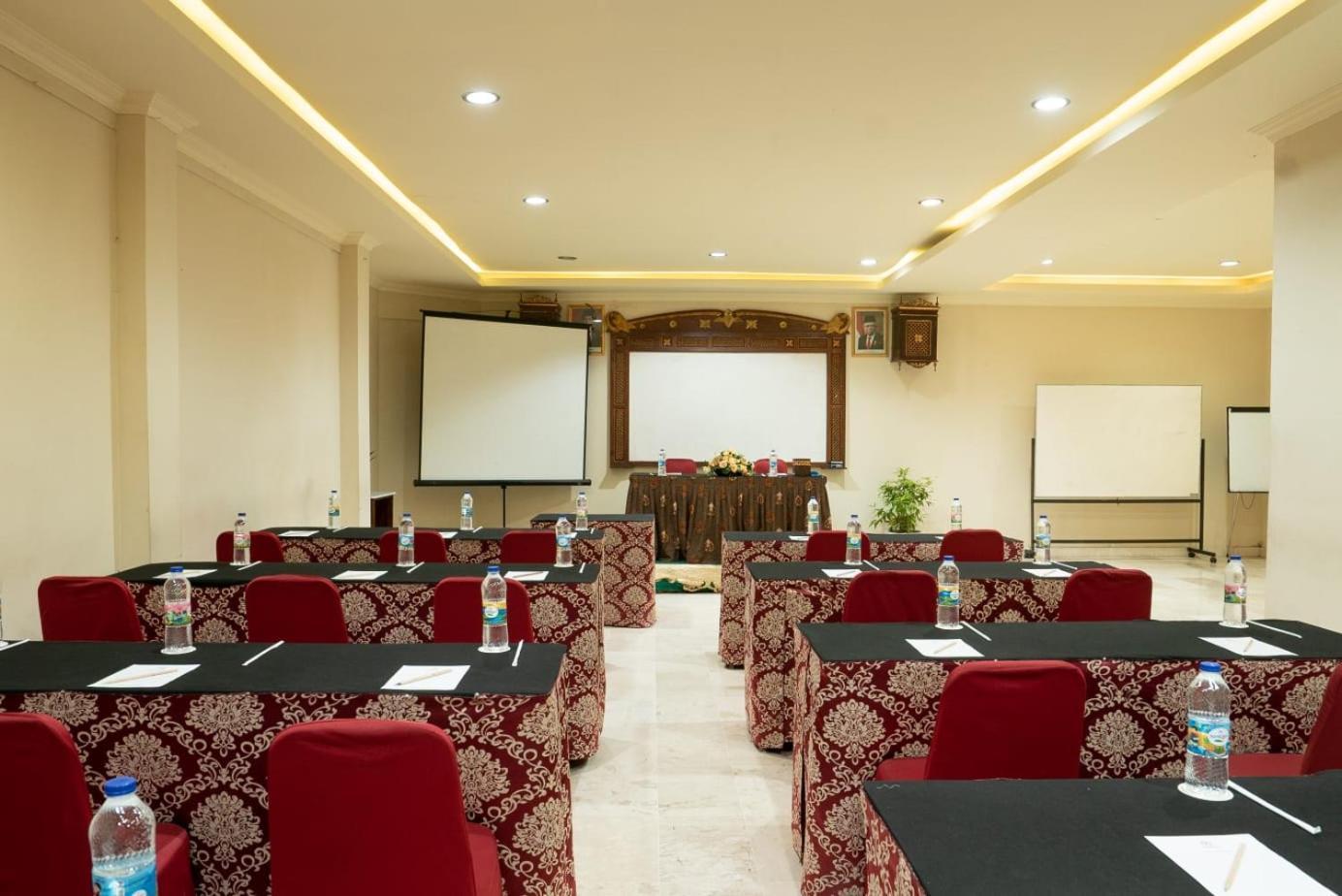 Hotel Indah Palace Jogyakarta Zewnętrze zdjęcie
